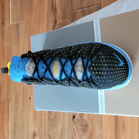 Nike LeBron XVIII What The Lakers Basketball Shoes - Picture 3 of 4